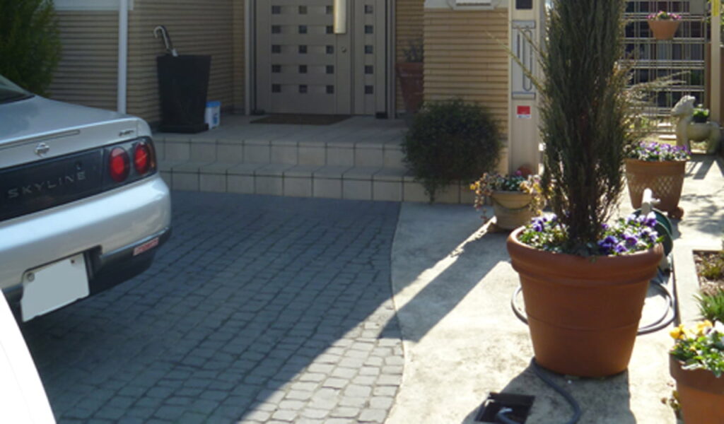 植栽で彩る駐車スペースへのリフォーム