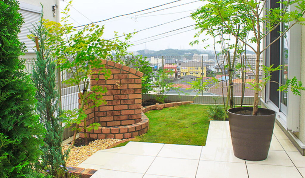 新築の庭をガーデニング空間に！安定感と存在感ある外構工事