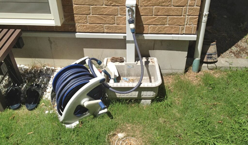 タイルデッキとパーゴラでおしゃれカフェ風に庭園リフォーム