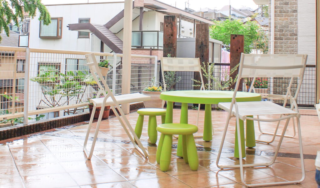 タイルデッキとパーゴラでおしゃれカフェ風に庭園リフォーム