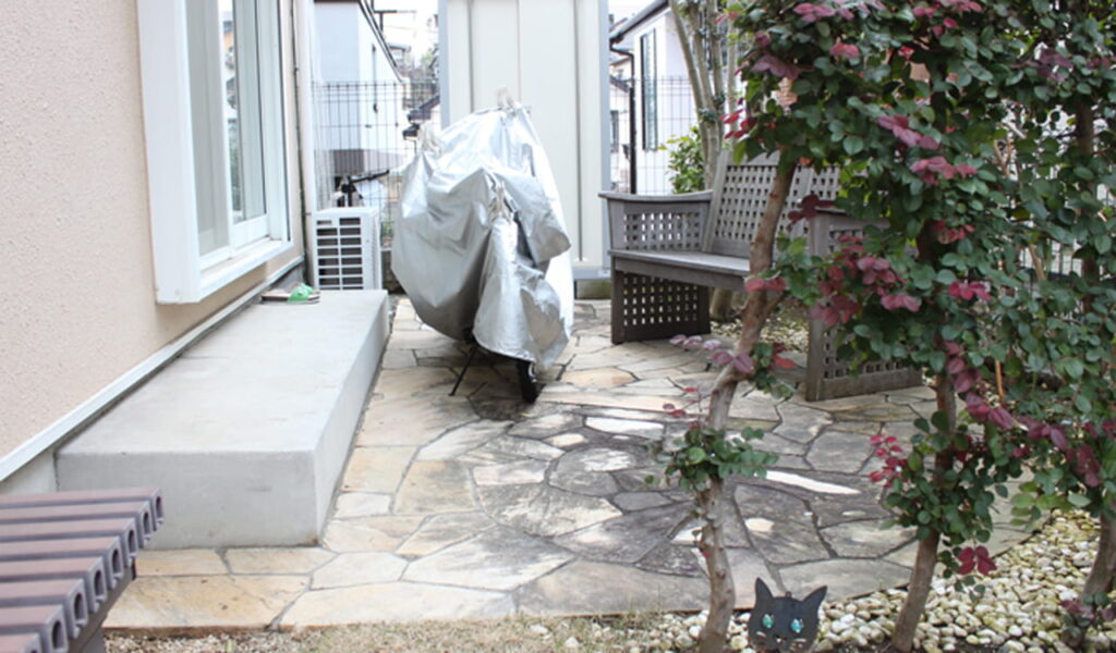 スピーディーな駐車スペース増設とお庭の有効活用