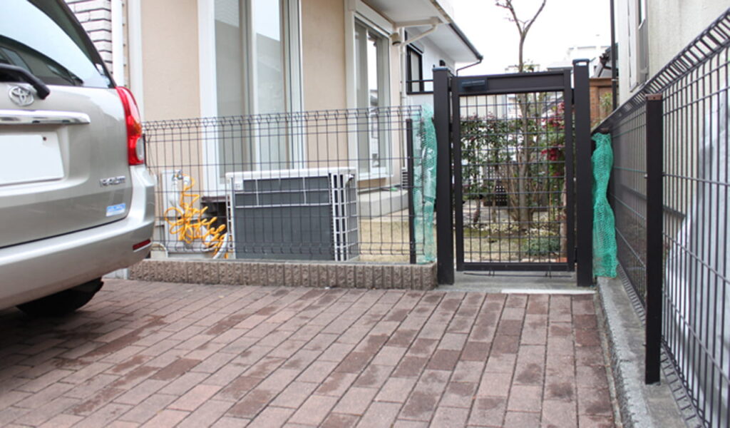 スピーディーな駐車スペース増設とお庭の有効活用