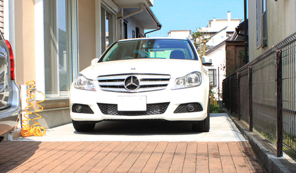 スピーディーな駐車スペース増設とお庭の有効活用