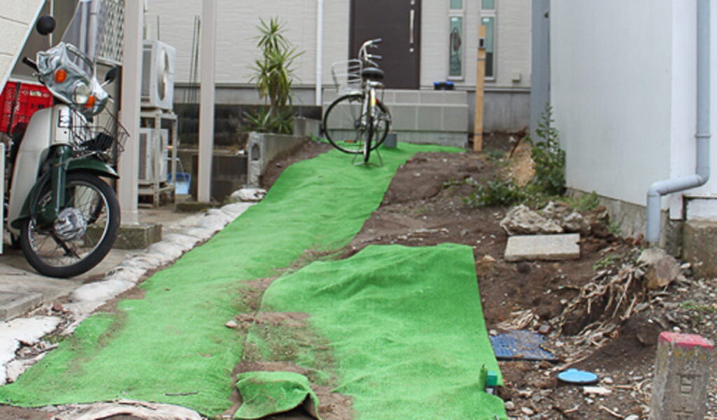 新築に合わせた自然石使用のエクステリア庭