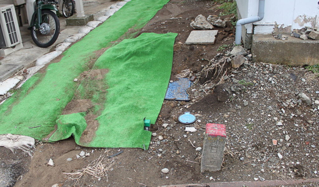 新築に合わせた自然石使用のエクステリア庭