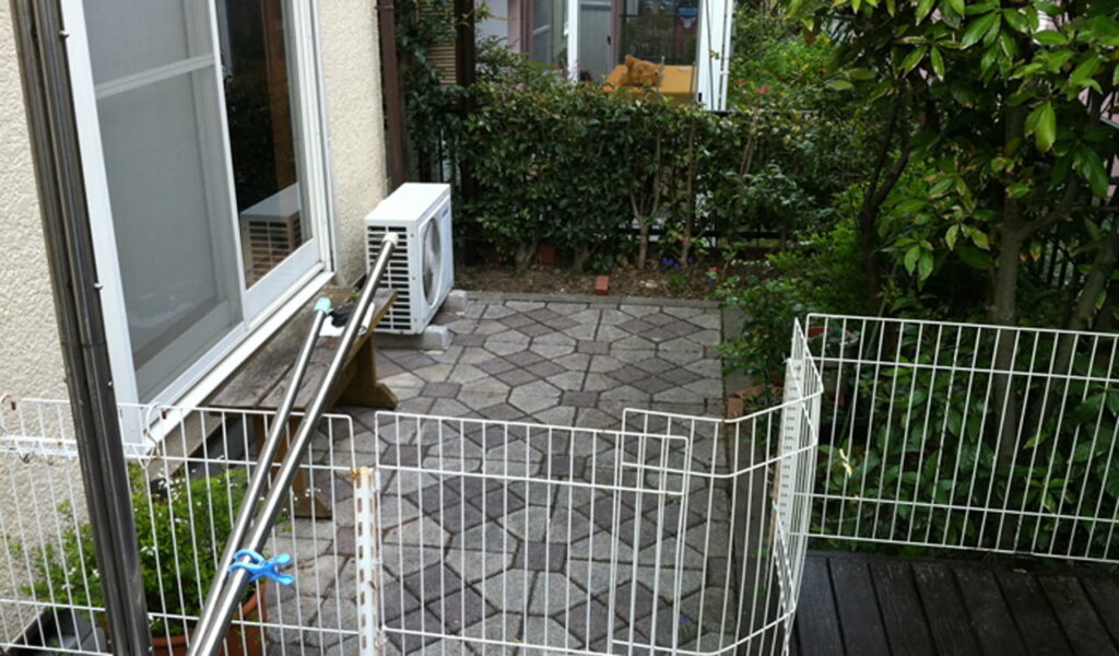 ガーデンルームで雨の日も快適！愛犬と過ごす外構リフォーム