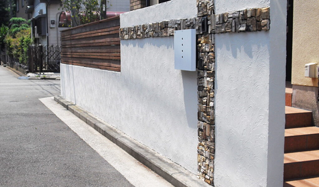 ウッドフェンスとジョリパットのナチュラル外塀リフォーム