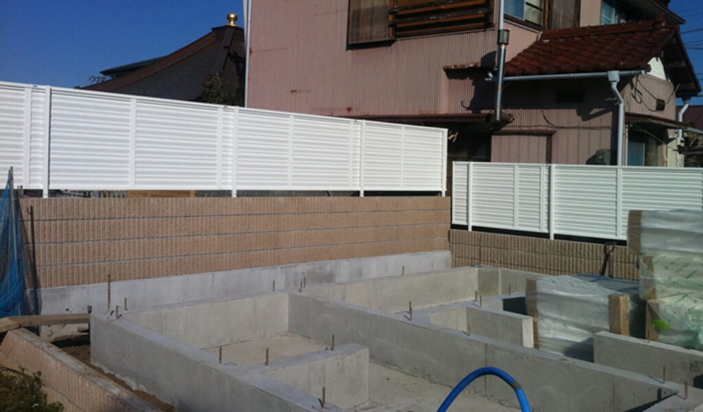 ウッドデッキのあるアメリカン風新築外構