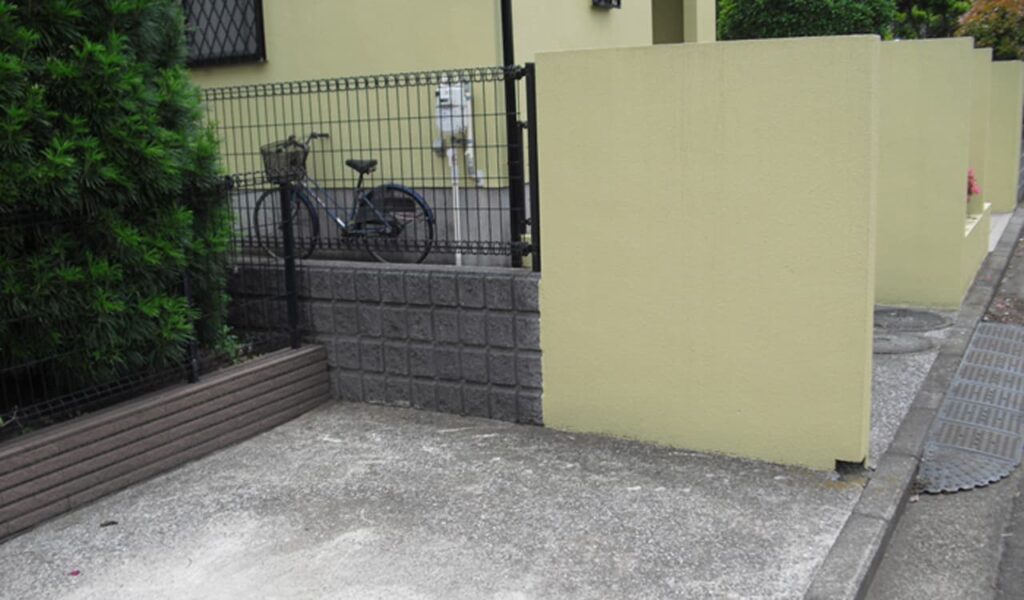 お庭から駐車スペースへの外構リフォーム