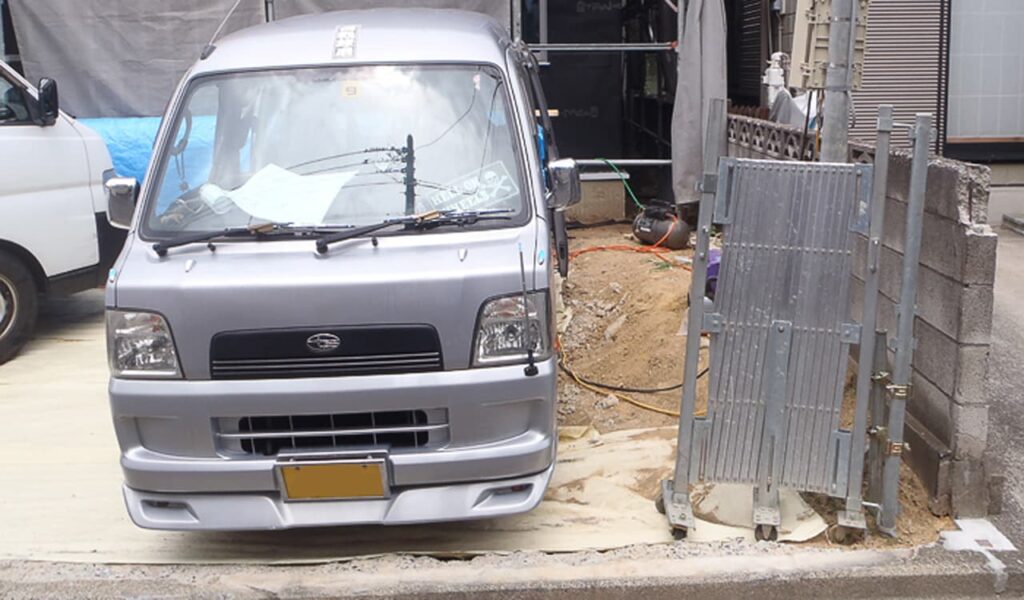 リビングの目隠しと門袖を兼ねた化粧ブロック塀