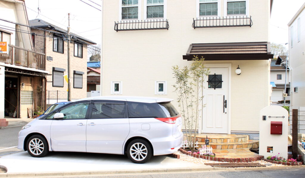 自然石とレンガ使いの外構工事