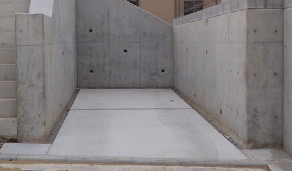 耐久性と美しさを追求したガレージ上ウッドデッキの外構工事