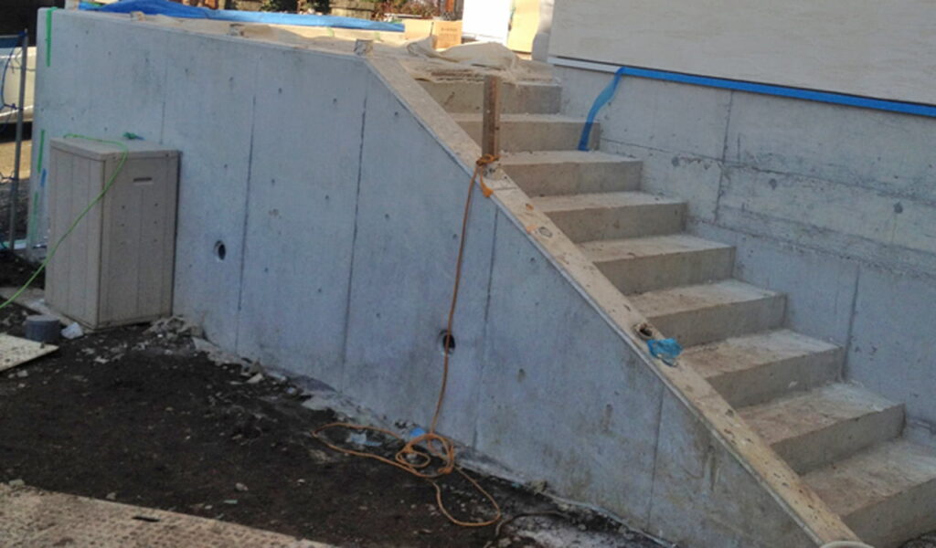 使い勝手を考慮した傾斜地の駐車スペース施工事例