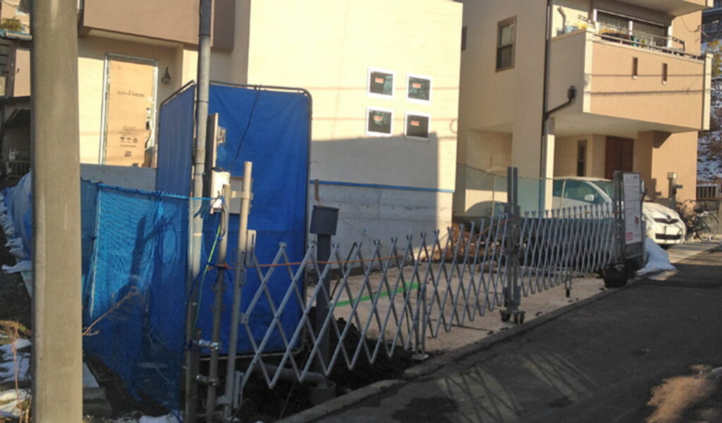 使い勝手を考慮した傾斜地の駐車スペース施工事例