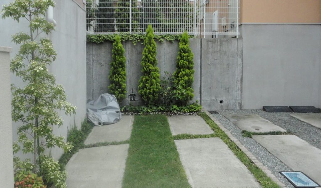 自然と一体化したウッドデッキガーデンの外構工事