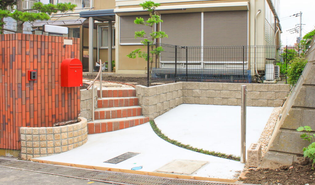 高齢者も安心の庭と駐車スペースリフォーム
