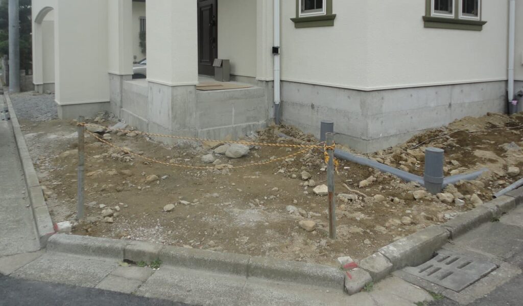 自然と調和したエレガントな新築外構工事