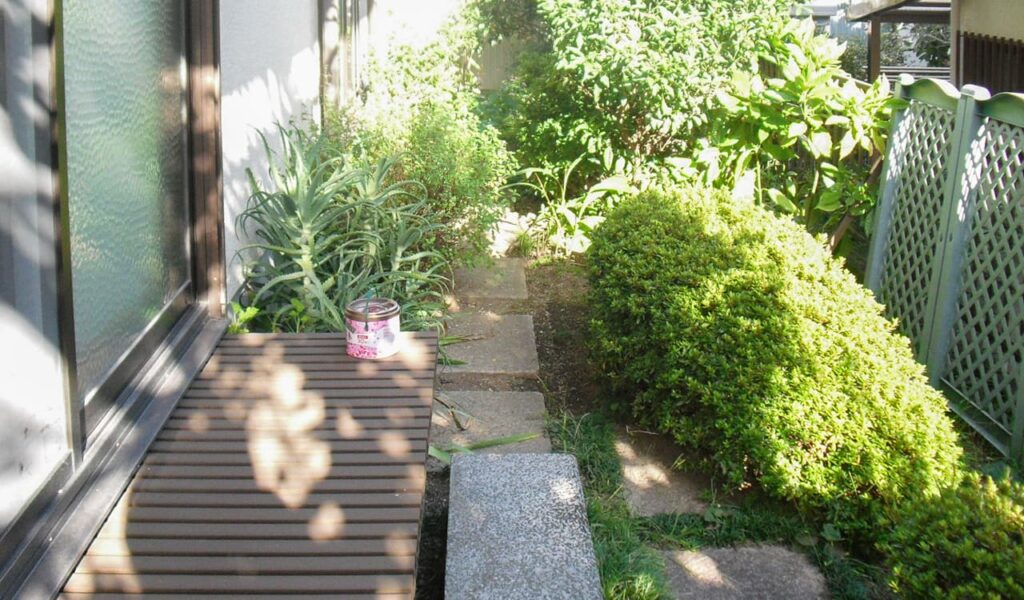 メンテナンスしやすい石貼りテラス＆ウッドデッキのお庭リフォーム