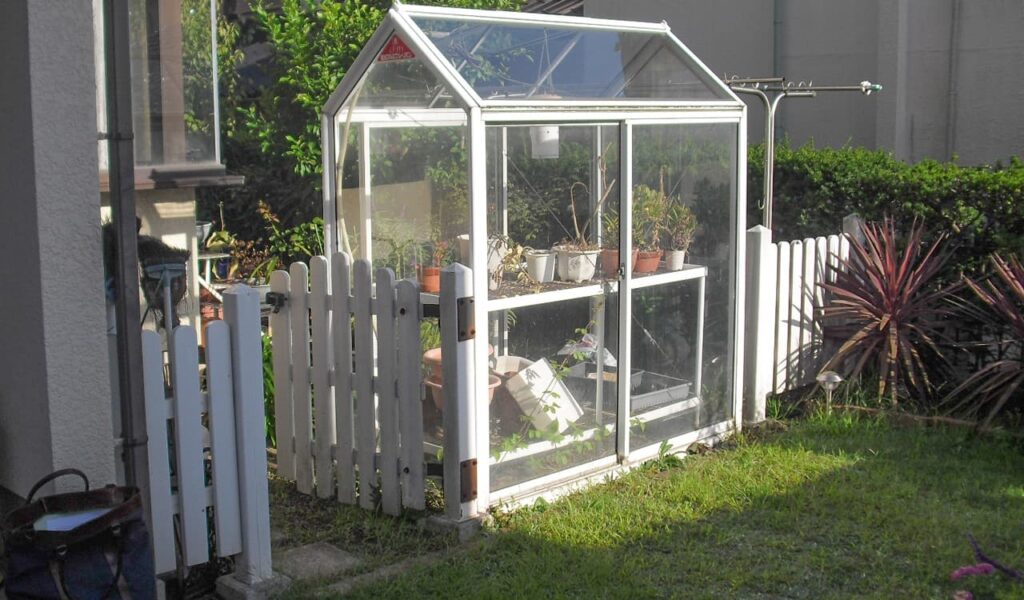 メンテナンスしやすい石貼りテラス＆ウッドデッキのお庭リフォーム