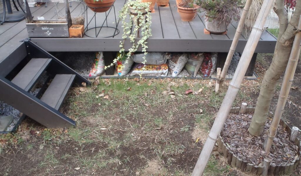 メンテナンスを減らす人工芝とインターロッキングのお庭