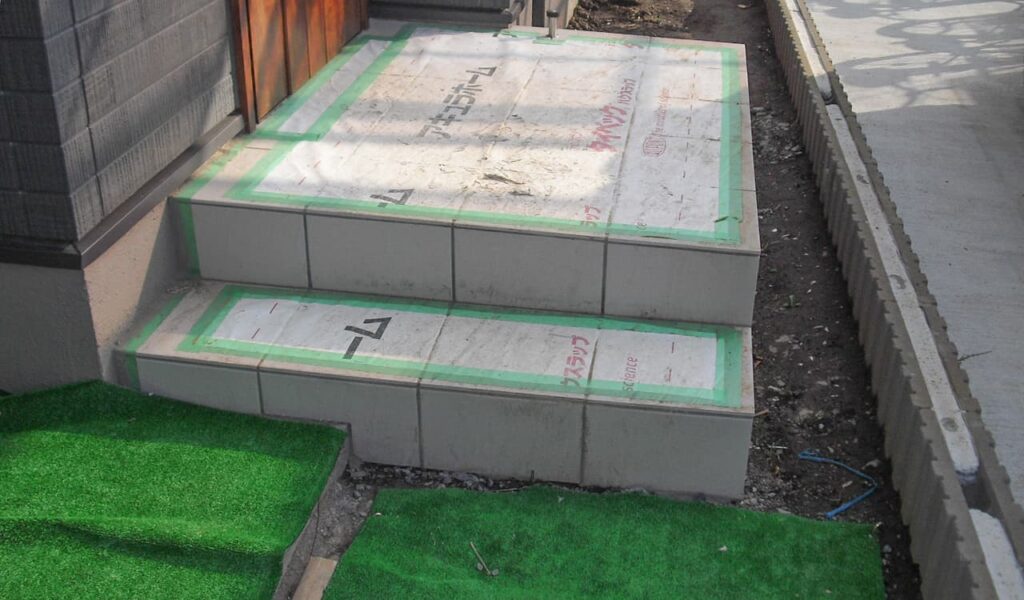 新築住宅に似合うウリン材のナチュラルエクステリア