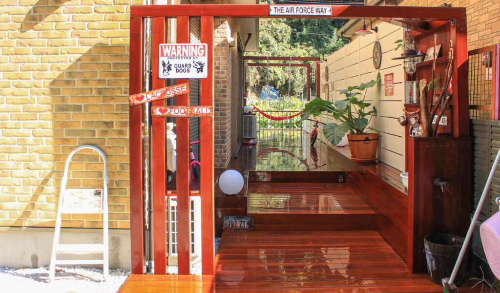 趣味を反映したウリン材ウッドデッキのエクステリア