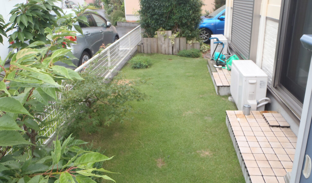 リゾート感あふれる外構リフォーム～ウッドデッキとパーゴラの設置～