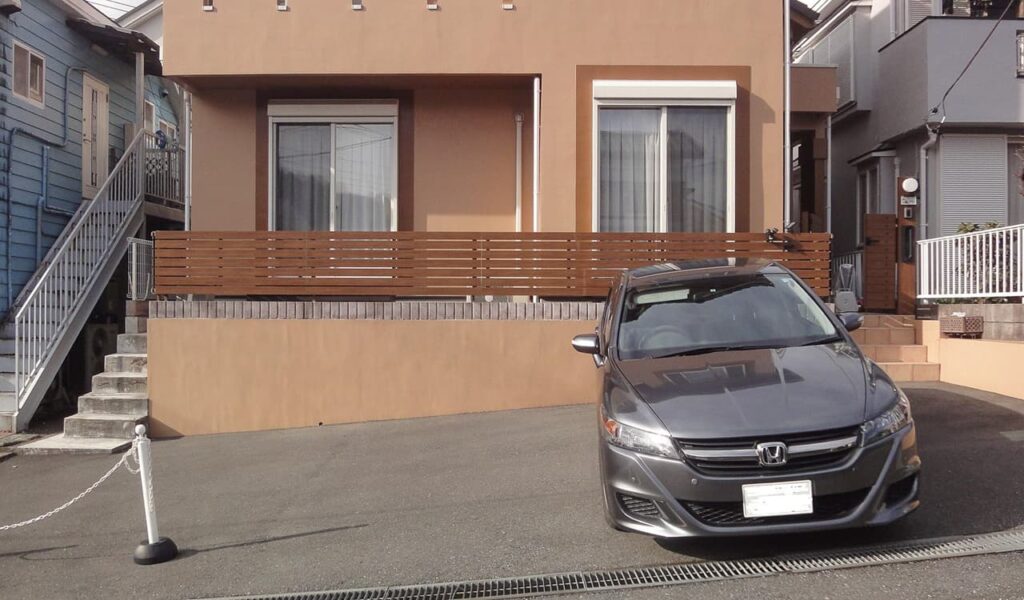 限られたスペースでも広々ウッドデッキの外構工事