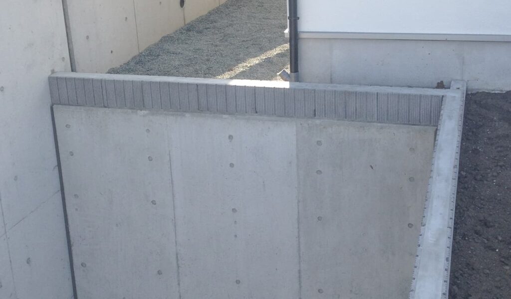 スカイデッキで地下車庫のルーフ