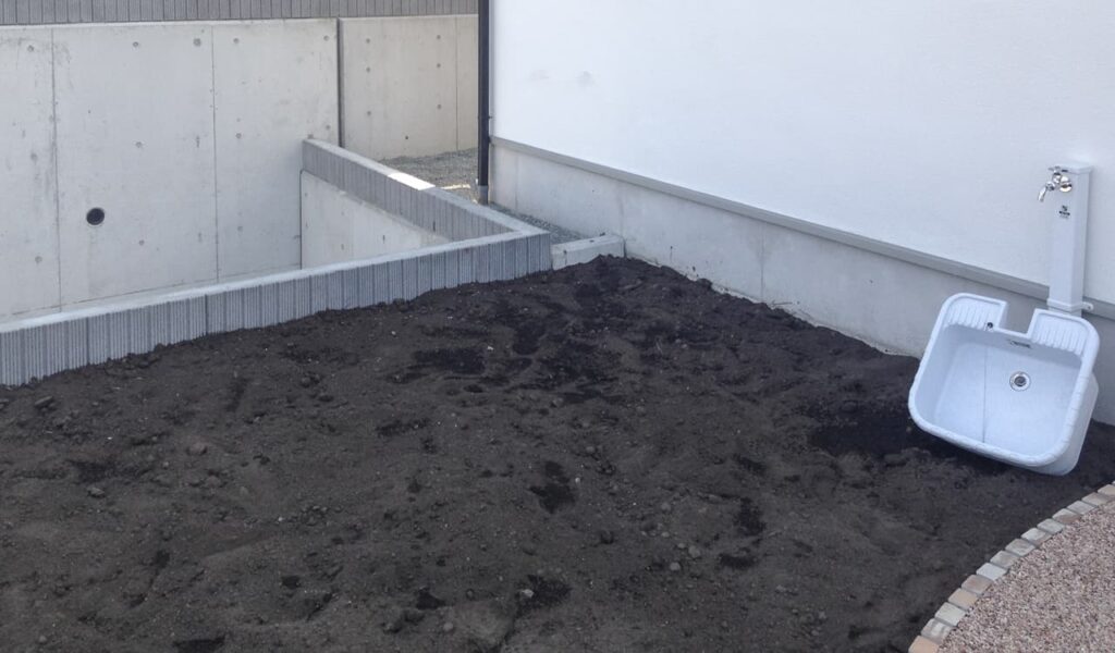 スカイデッキで地下車庫のルーフ