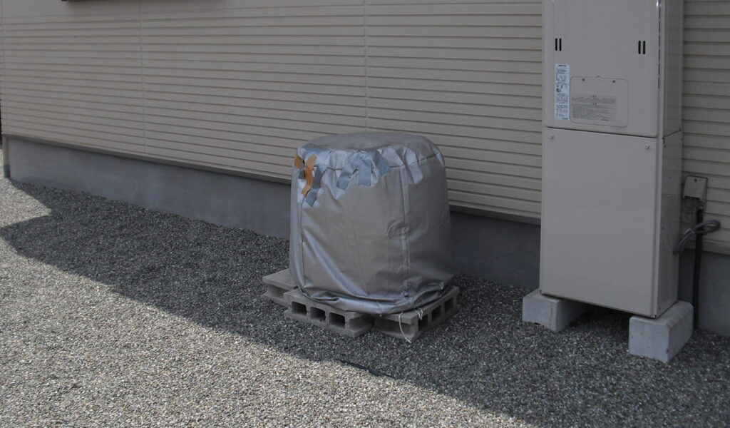 愛犬がハッピーになるデッキと人工芝の庭