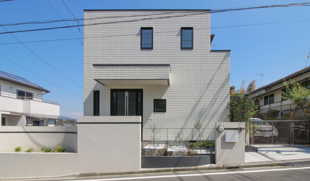 防犯と視認性を考慮したお洒落デザインの新築外構