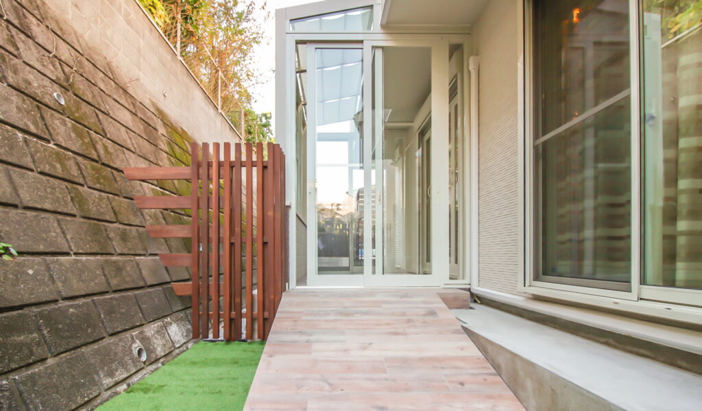 愛犬と共有するエクステリアとお庭の全面リフォーム