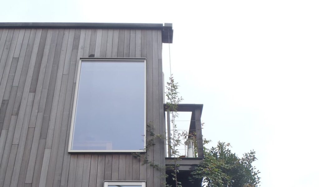 海を一望するスカイデッキ外構工事