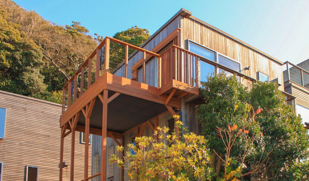 海を一望するスカイデッキ外構工事