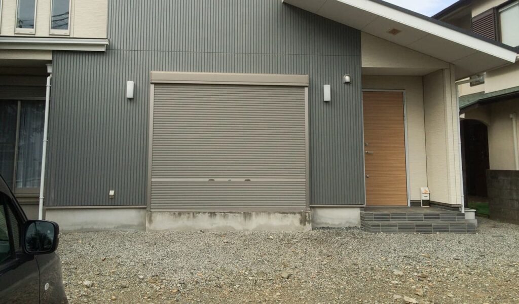 防犯と使い勝手重視のシックな外構エクステリア