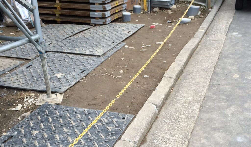 モダンとナチュラルの融合、曲線美が映える新築外構工事