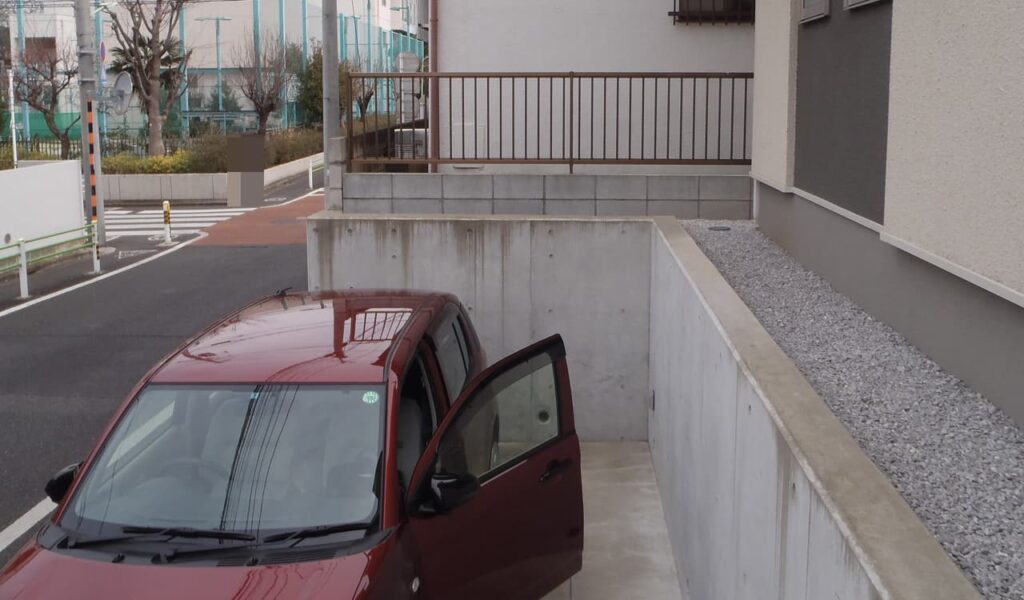 モダンで高級感あるエクステリアと目隠しフェンスの外構リフォーム