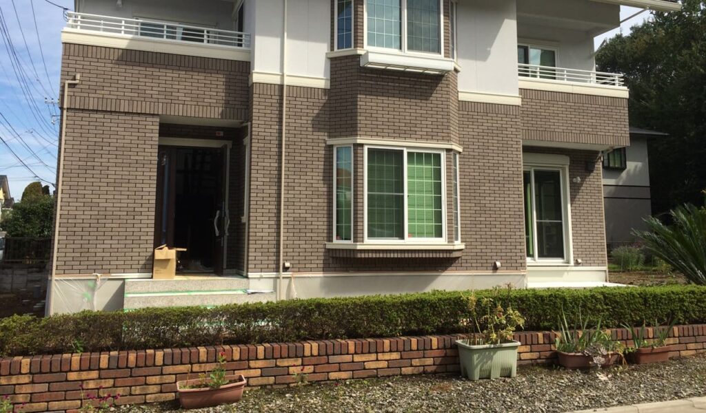 欧風で柔らかな曲線のクローズエクステリア