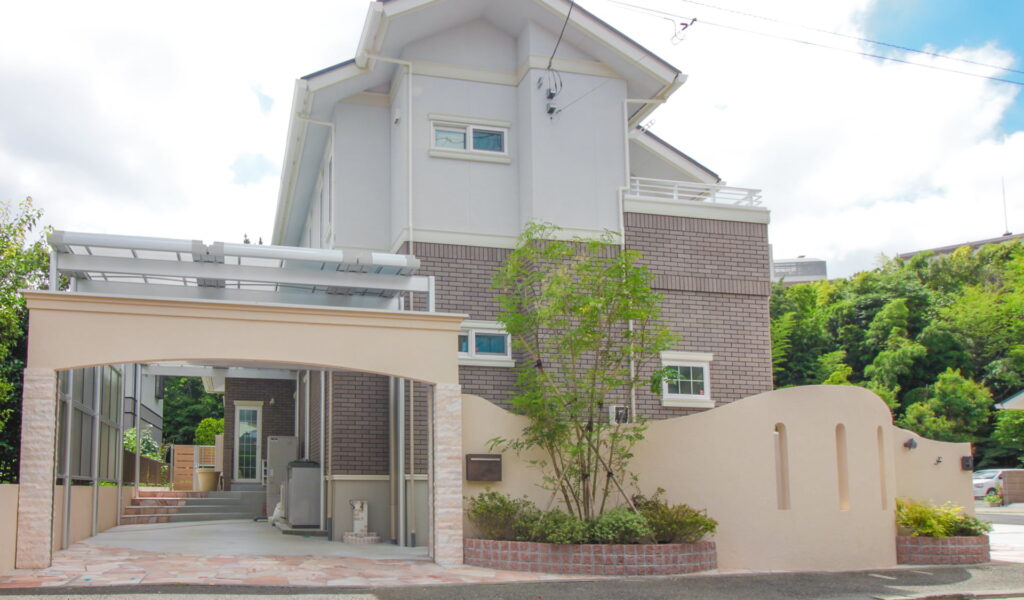 欧風で柔らかな曲線のクローズエクステリア