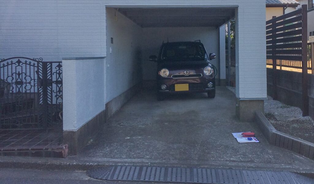 エクステリアリフォーム！鮮やかブルータイルと機能性宅配ボックス