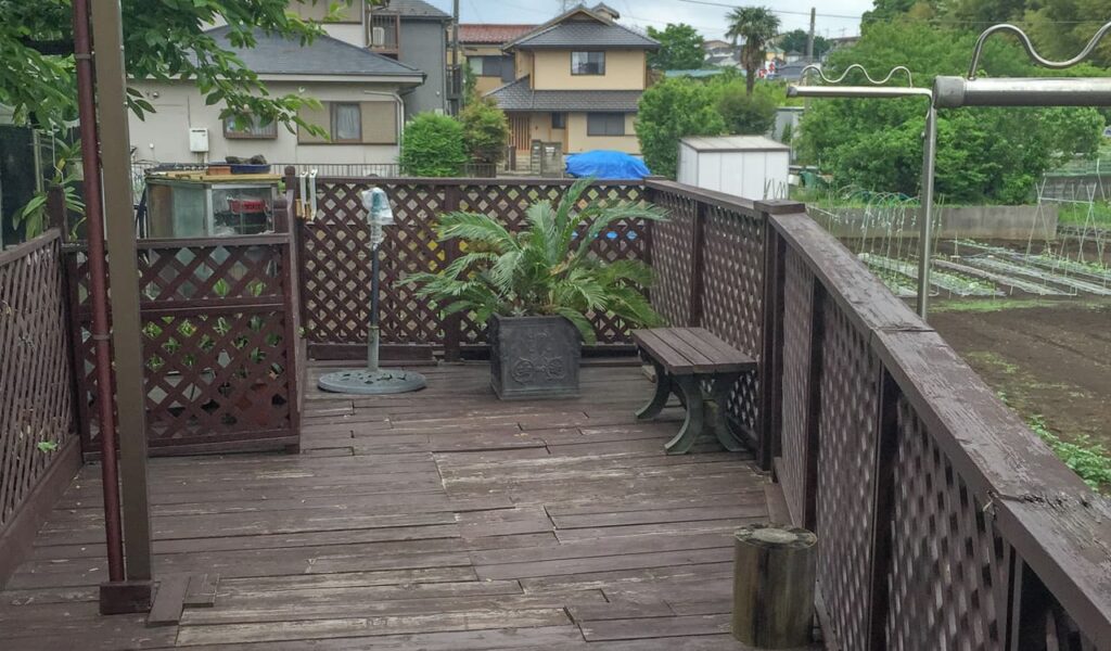 愛犬と楽しむウッドデッキリフォームの施工例