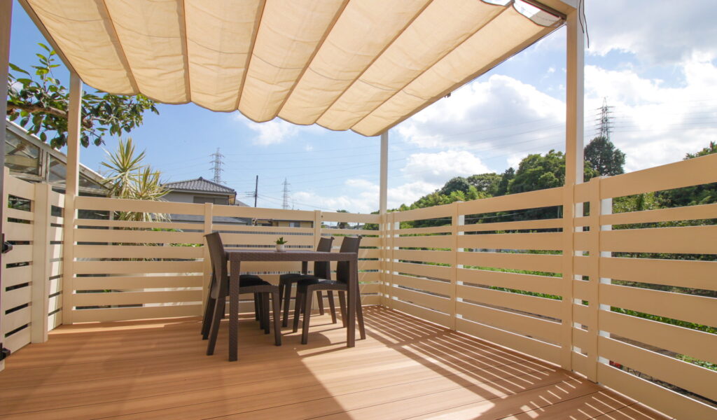 愛犬と楽しむウッドデッキリフォームの施工例