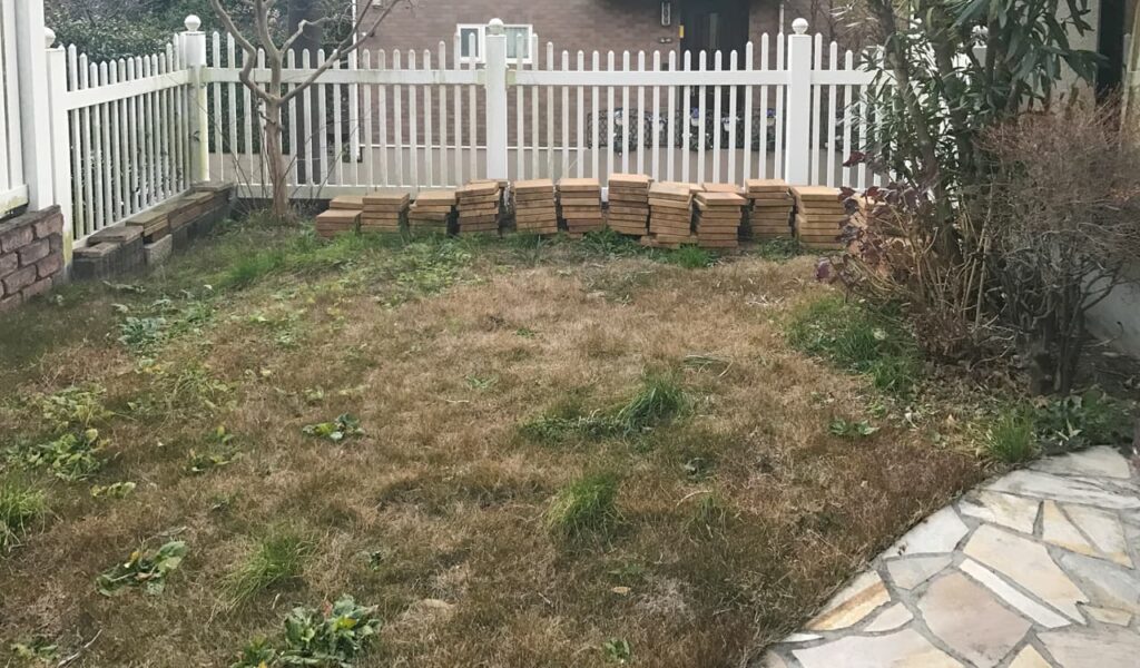 自然石とエバーアートボードの装飾塀