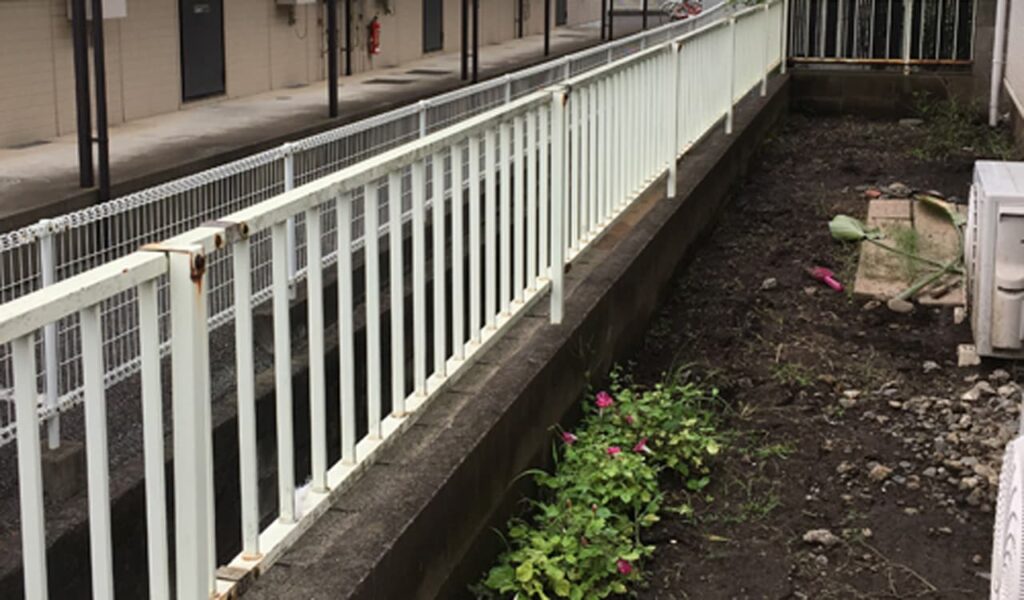 プライバシー確保とガーデニングを楽しむナチュラル外構リフォーム