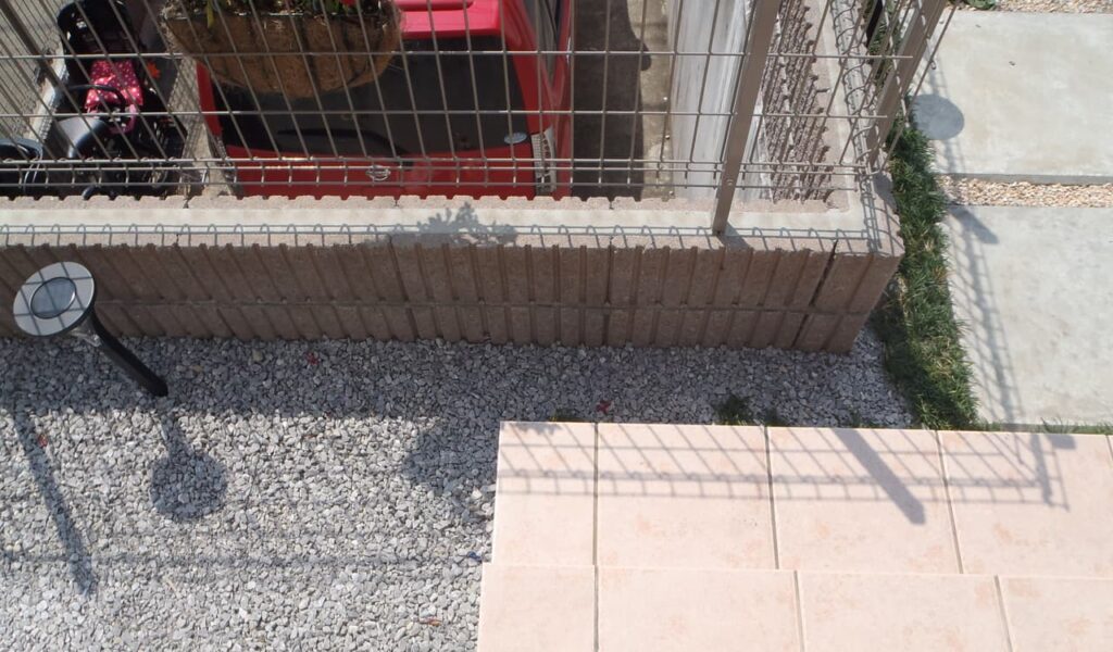 高台の住まいを彩るエクステリア外構工事