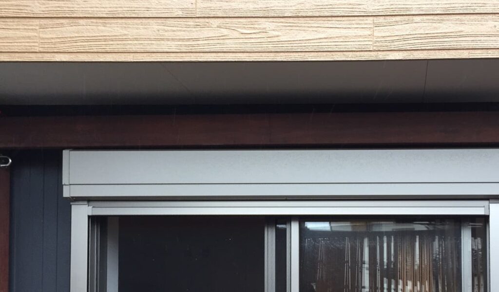 アウトドアキッチンのあるデッキバルコニー