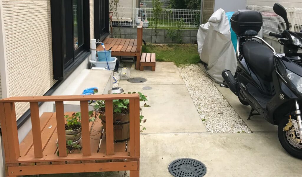 ウリンのデッキと目隠しボーダーフェンス