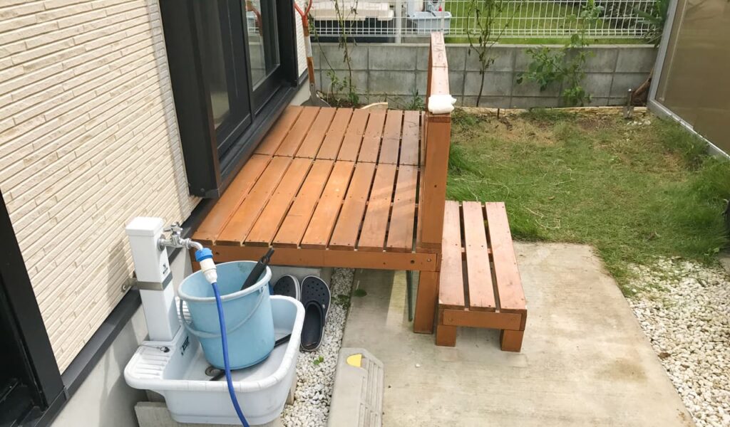 ウリンのデッキと目隠しボーダーフェンス