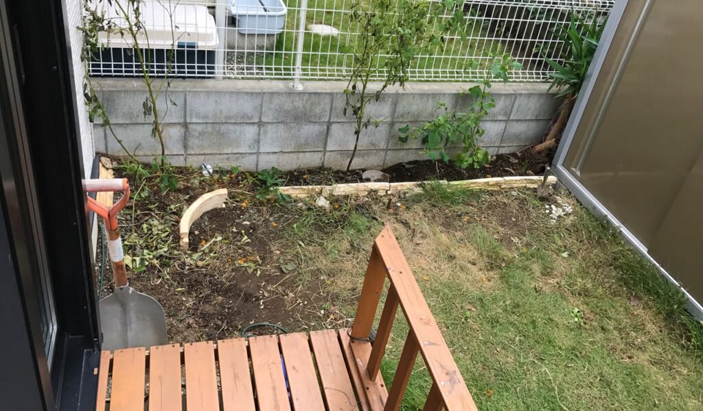 ウリンのデッキと目隠しボーダーフェンス